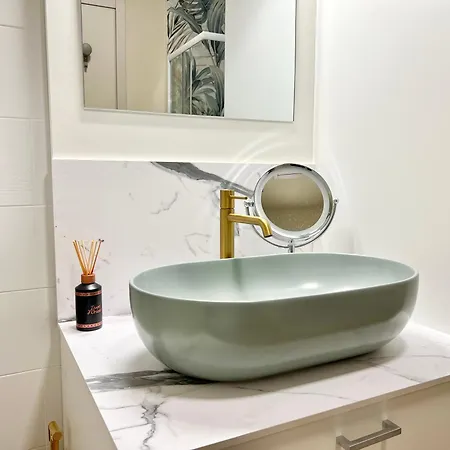 Magic View - Escape For Two *